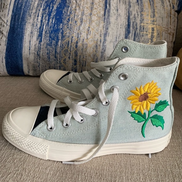 baby sunflower converse
